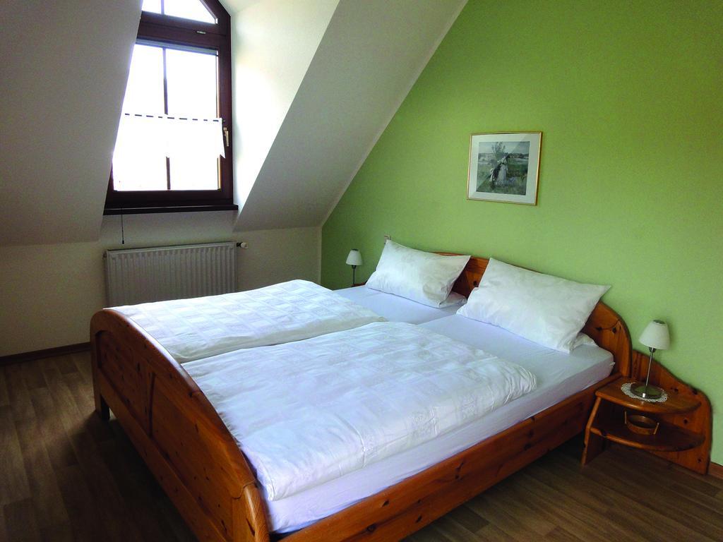 Ferienwohnung Am Moselufer Целль-ан-дер-Мозель Экстерьер фото