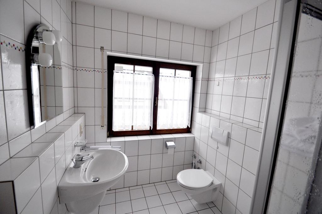 Ferienwohnung Am Moselufer Целль-ан-дер-Мозель Экстерьер фото